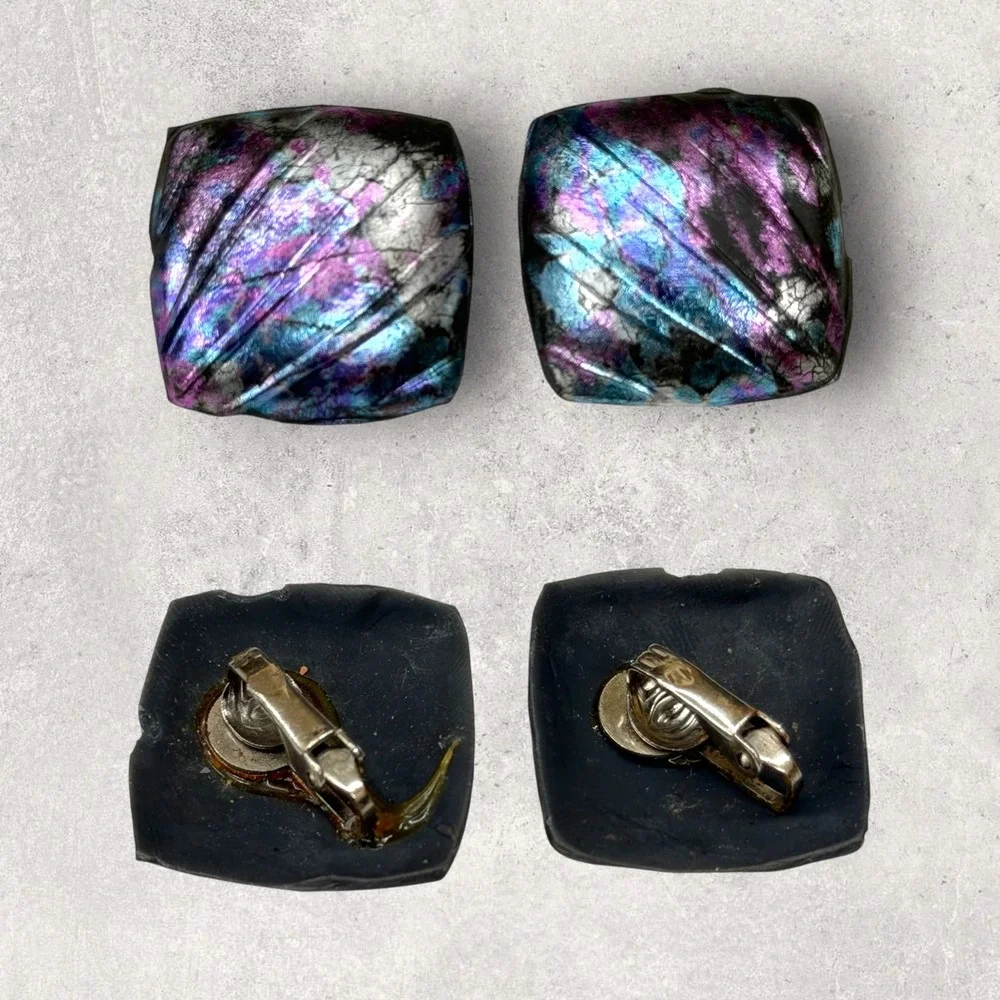 N/A iridescent plastic drops